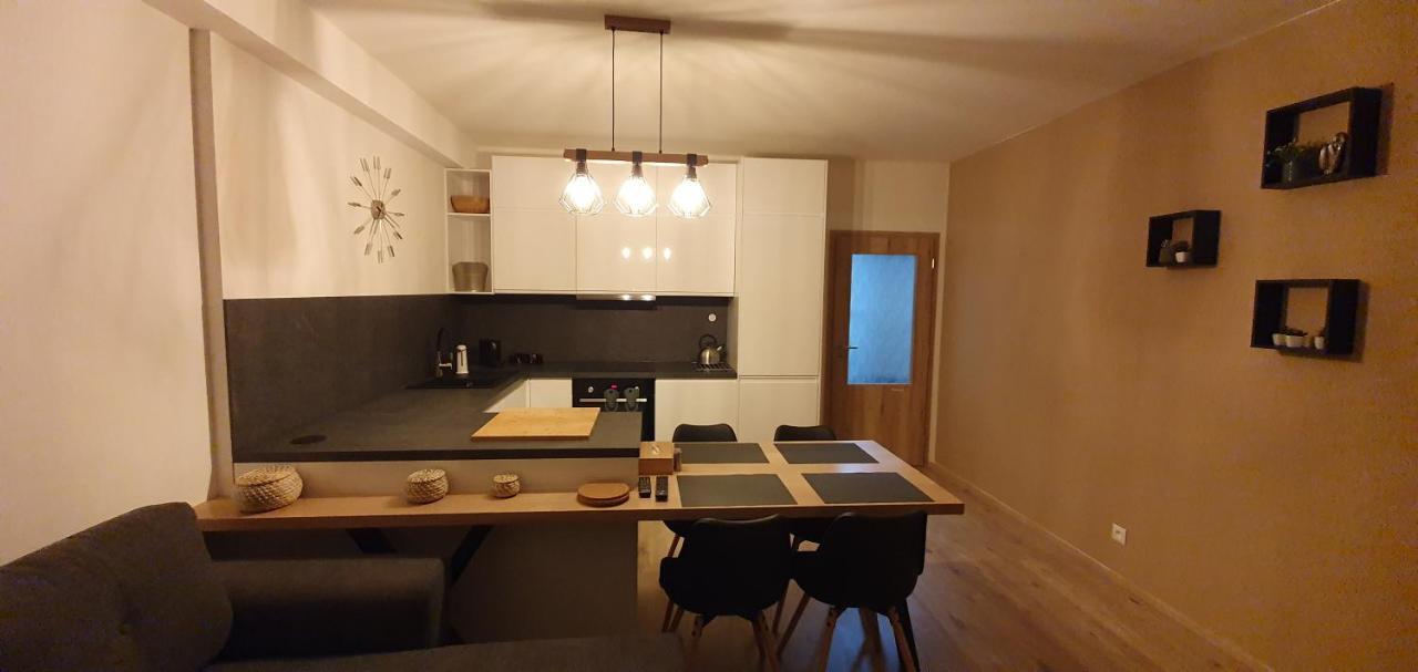 Apartment Nerudovka D 104, Finska Sauna, Garazove Stani *